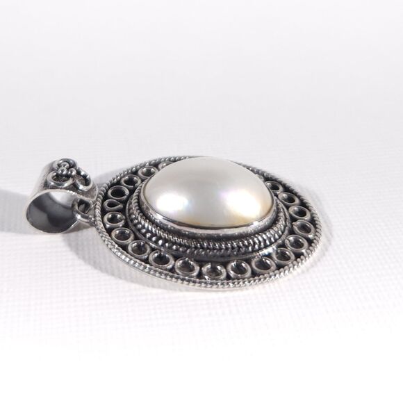 White Mabe Pearl Pendant Sterling Silver - Picture 5 of 10